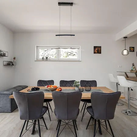 Seaview Mare Visum In A Peaceful Location Vakantiehuis Vicani